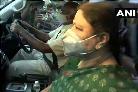 Sasikala Heads To Tamil Nadu After Completing Covid-19 Quarantine In Bengaluru