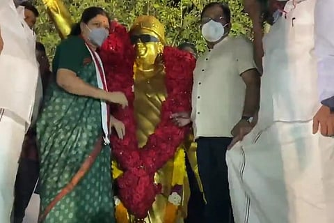 Sasikala pays tribute to AIADMK founder MGR at Ramapuram garden