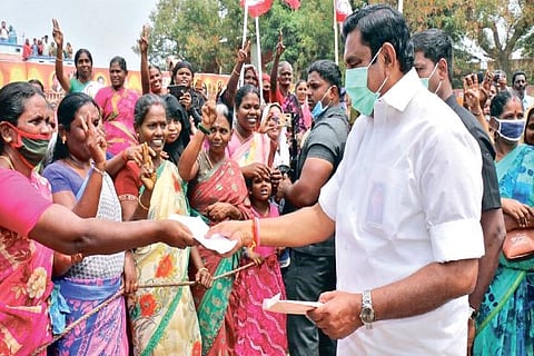 Chief Minister Edappadi K Palaniswami greeting supporters in Tirunelveli on Thursday