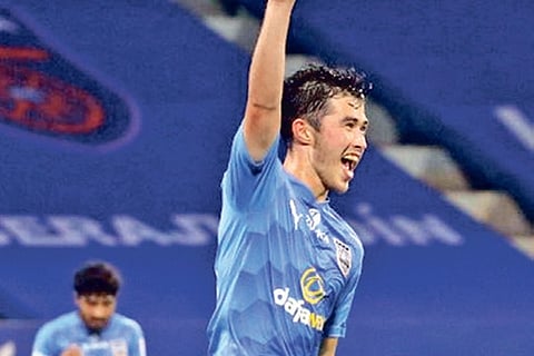 Mumbai City sets ‘Cy’ghts on league title