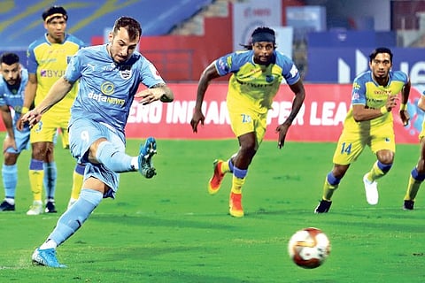Adam le Fondre netted the opener for Mumbai City FC against Kerala Blasters FC.