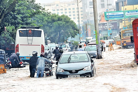 Heavy rainfall floods OMR in Chennai