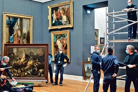 Mona Lisa smiles in isolation, as the Louvre gets a facelift