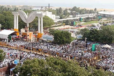 High vehicle influx chokes many roads, traffic grinds to halt