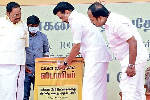 Stalin locking the petition box kept on stage during a campaign meeting at Kandaneri, Anaicut.