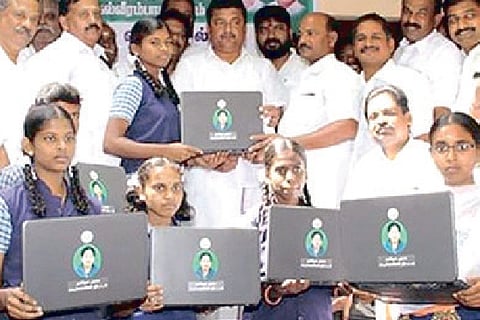 Free laptop scheme likely to be tweaked to offer tab for students