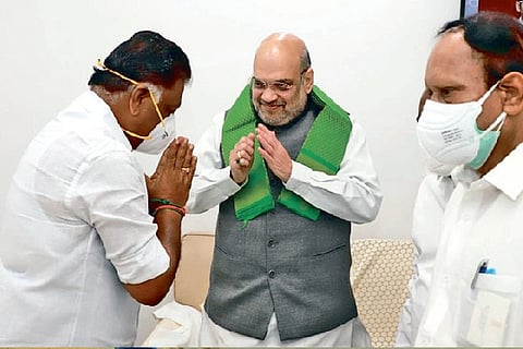 AIADMK coordinator O Panneerselvam greeting Union Home Minister Amit Shah