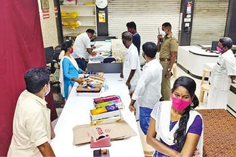 Textile showroom in Pattukkottai sealed for doing business clandestinely
