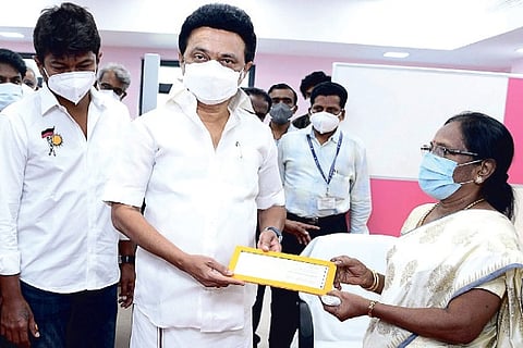 Chief Minister MK Stalin presenting a cheque for Rs 5 lakh to mother of Olympicsbound fencer Bhavani