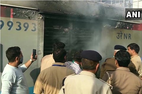 Coach of Delhi-Lucknow Shatabdi Express catches fire