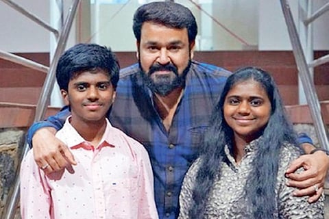 Lydian and sister Amrithavarshini with Mohanlal