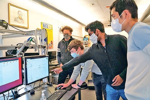 Robotic surgeons set to train scalpels in the real world