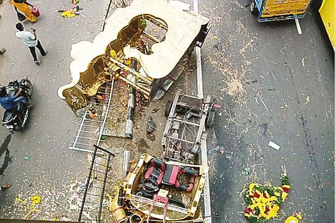 The vehicle carrying the deceased was thrown upside down in the mishap