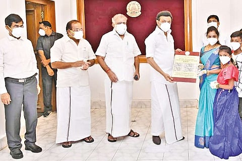 Chief Minister MK Stalin formally launching the disbursal of Rs 2,000 COVID pandemic relief