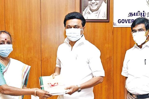 Justice Aruna Jagadeesan submitting the report to Chief Minister MK Stalin at the Secretariat.