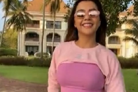 Ruhi Singh gets into the 'desi' groove with Ravi Kishan