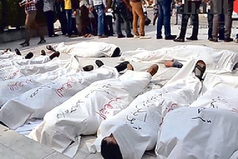 Old video shared as Palestinians faking death