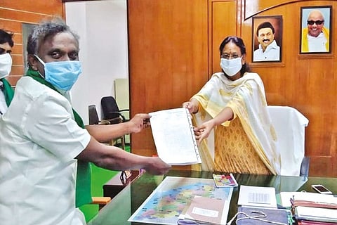 Tamil Nadu Cauvery Farmers Association General Secretary PR Pandian handing over the letter