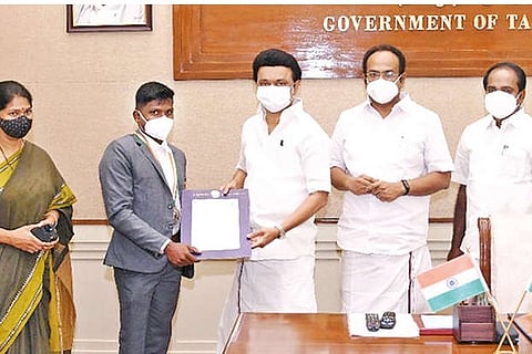 Stalin hands over the appointment order to Mariyappan Thangavelu