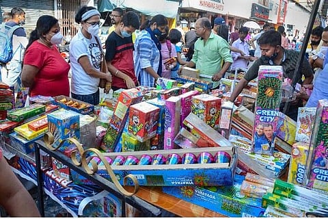 People buying firecrackers on Diwali (Source: PTI)