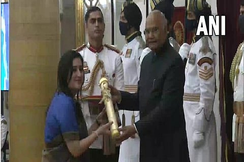 Sushma Swaraj's daughter Bansuri Swaraj accepts the Padma Vibhushan (Source: ANI)