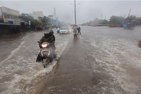 Water logged streets in Velachery, Chennai (Photo: Justin)