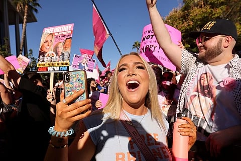 Visibly happy fans of Britney Spears.