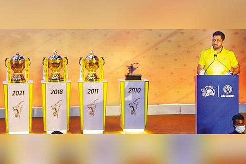 MS Dhoni addresses the gathering at a felicitation function in Chennai on Saturday (Photo: Justin George)