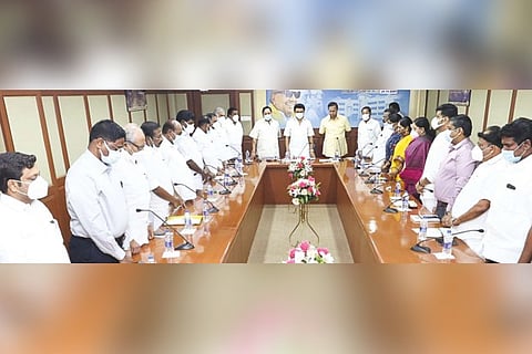Stalin and DMK MPs observing minute?s silence at meeting in Chennai for 700 farmers who died