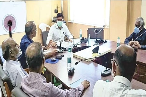 CUBE members submitting report on quality of buildings at KP Park to M Govinda Rao, MD, TNUHDB