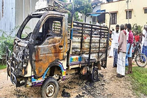 Vehicles, shops torched in Peravurani