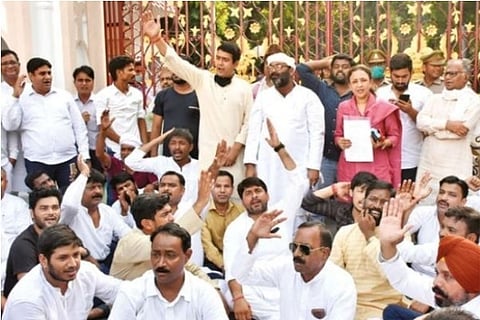 Congress activists demand arrest of culprits