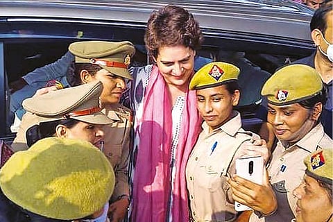 Policewomen take selfie with Priyanka Gandhi in Lucknow