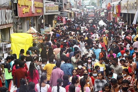 People flocking Ranganathan street (Photo: Manivasagan)