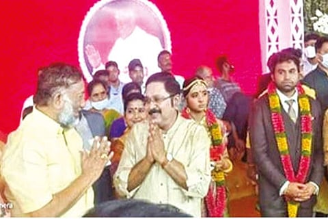 O Raja, TTV Dhinakaran greeting each other at latter?s daughter?s reception in Thanjavur