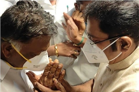 TTV Dinakaran condoling OPS