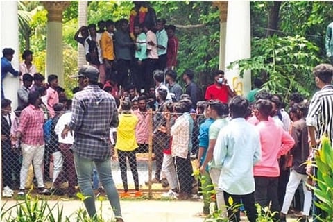 Group of students garlanding Pachaiyappan?s statue