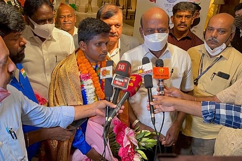 Tokyo Paralympics silver medalist Thangavelu Mariappan received by TN Health Minister Ma Subramanian
