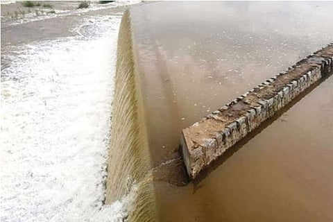 Water from Kalavagunda dam flowing to Ponnai river