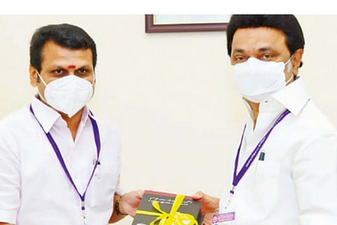 Minister V Senthilbalaji greeting Chief Minister MK Stalin ahead of Assembly session on Tuesday