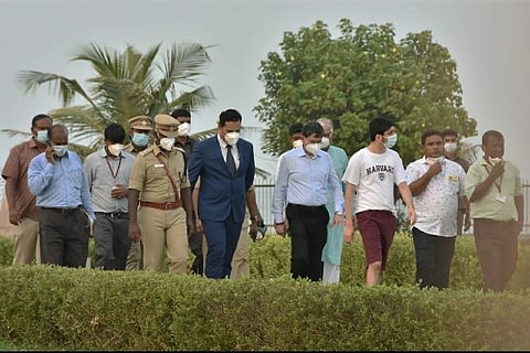 Tamil Nadu Governor RN Ravi visits Mamallapuram Temple with his family