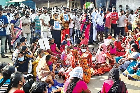 Villagers protesting against tiger attacks in The Nilgiris on Friday