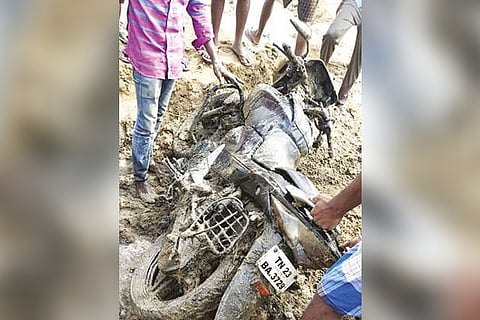 Two-wheeler of Army man washed away in Palar floods recovered from river bed