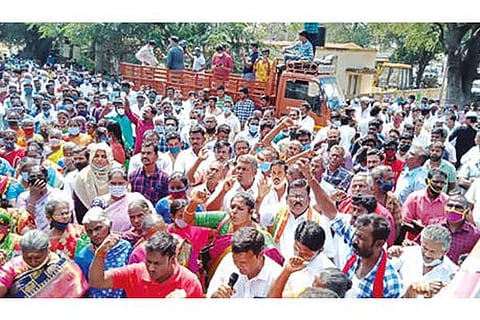 Protest near Bannari check post