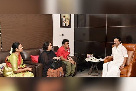 Shivrajkumar in conversation with Stalin. Image Courtesy: Twitter - @CMOTamilnadu