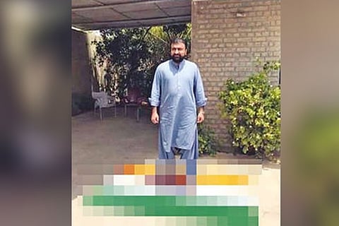 DeTect: Photo of man standing on Indian flag is from Pakistan