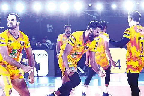 GS Akhin (centre) came up with a man-of-the-match performance