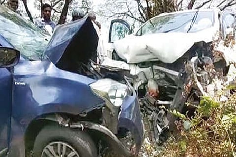 Six people of both vehicles suffered injuries and were rushed to the Poonchery government hospital