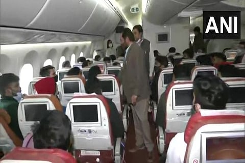 Mukhtar Abbas Naqvi interacting with students personally (Source: ANI)