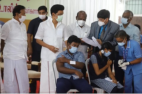CM Stalin inaugurates vaccination drive in a school in Saidapet (Credits: Manivasagan)